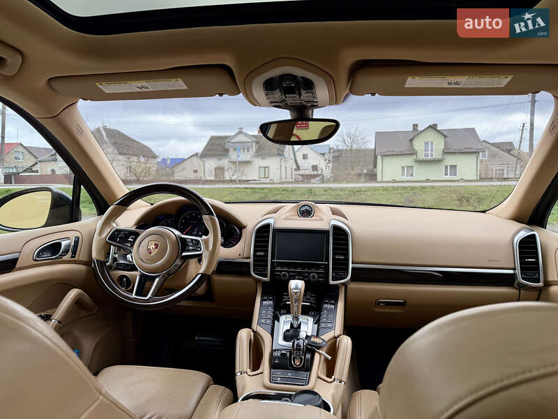 Внедорожник / Кроссовер Porsche Cayenne 2015 в Львове