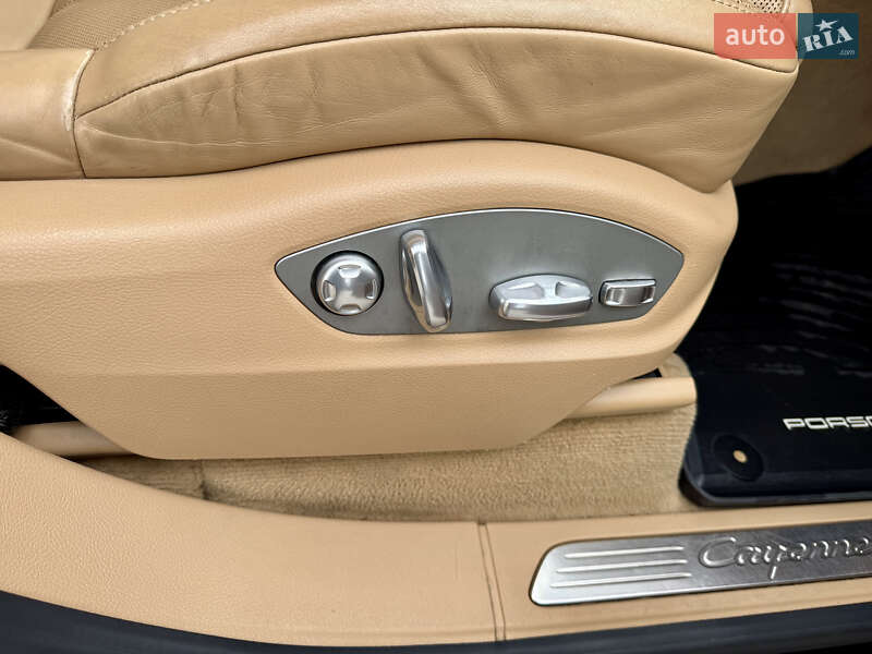 Внедорожник / Кроссовер Porsche Cayenne 2015 в Львове