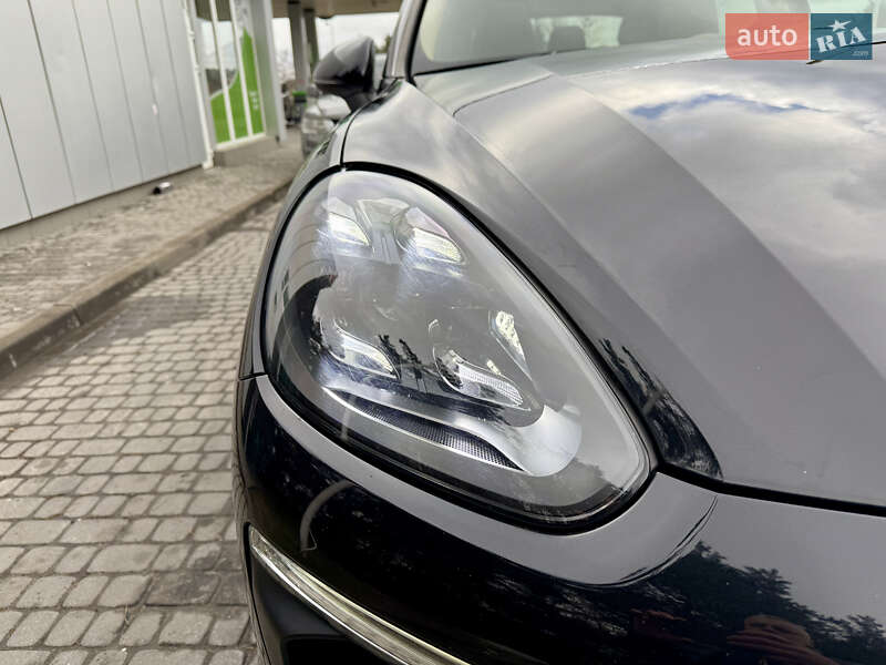 Внедорожник / Кроссовер Porsche Cayenne 2015 в Львове