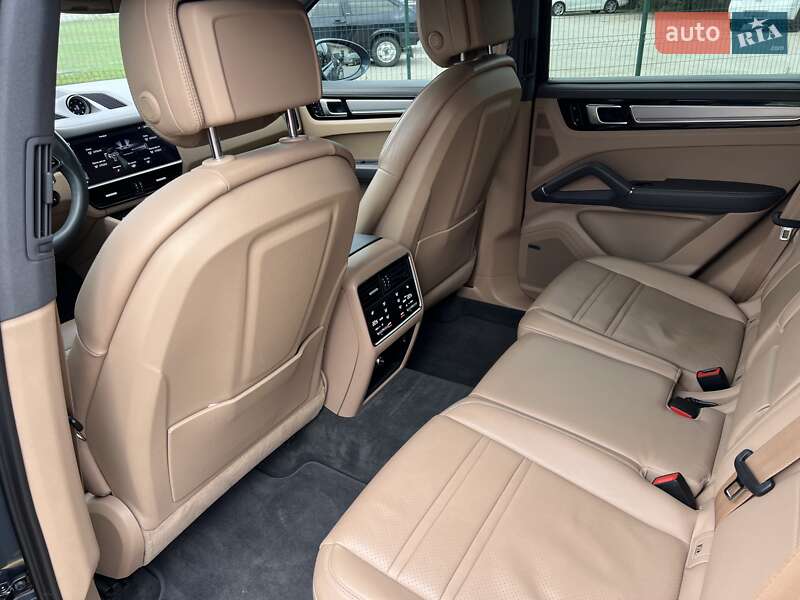 Внедорожник / Кроссовер Porsche Cayenne 2018 в Днепре фото 5 Внедорожник / Кроссовер Porsche Cayenne 2018 в Днепре
