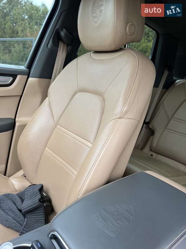 Внедорожник / Кроссовер Porsche Cayenne 2018 в Днепре фото 12 Внедорожник / Кроссовер Porsche Cayenne 2018 в Днепре