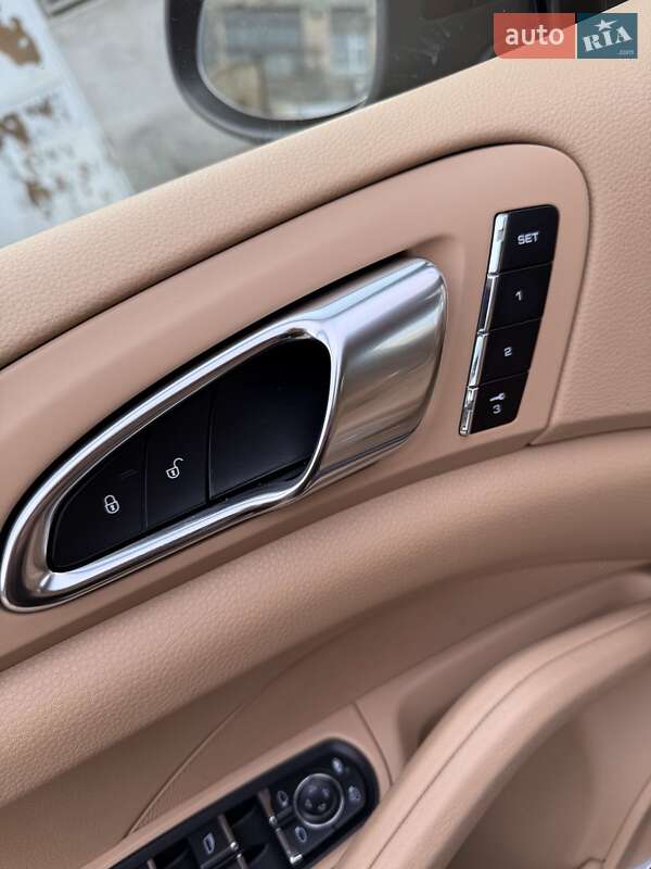 Позашляховик / Кросовер Porsche Cayenne 2013 в Одесі