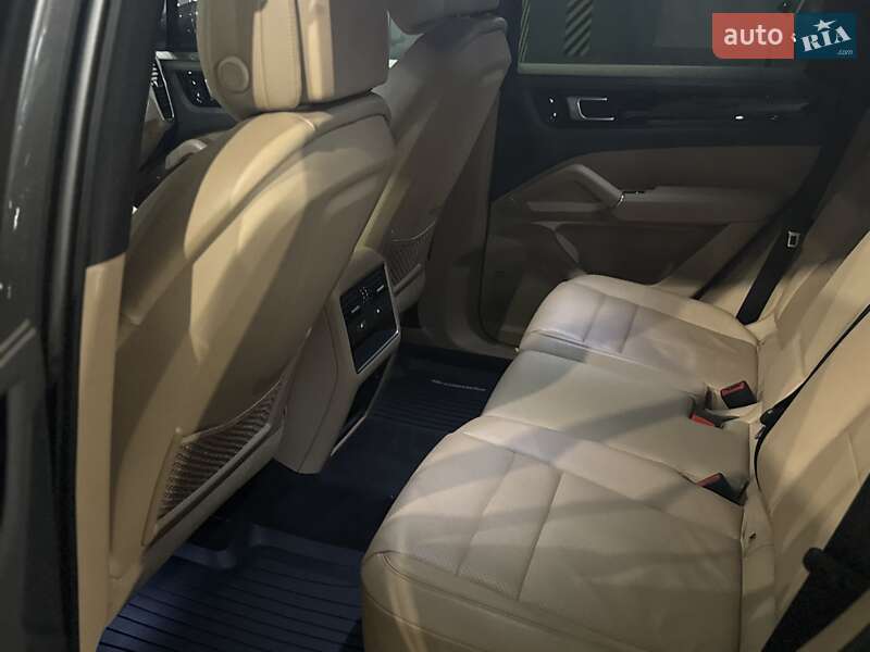 Внедорожник / Кроссовер Porsche Cayenne 2018 в Одессе