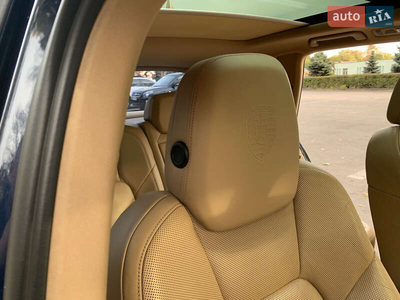 Позашляховик / Кросовер Porsche Cayenne 2011 в Кам'янському