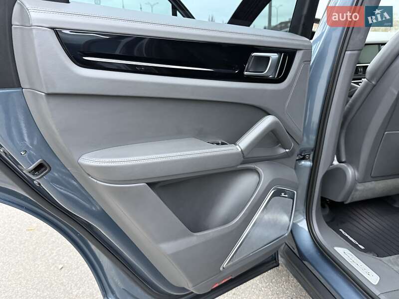 Позашляховик / Кросовер Porsche Cayenne 2018 в Києві