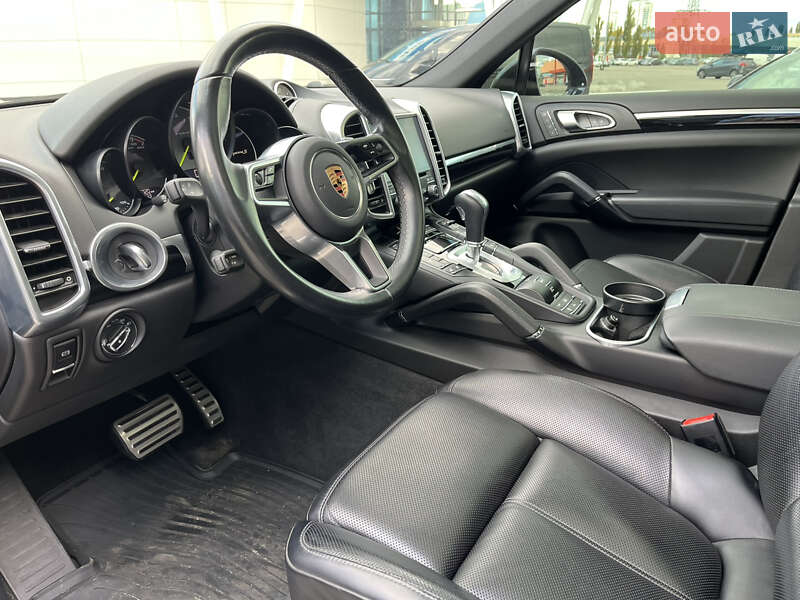 Внедорожник / Кроссовер Porsche Cayenne 2016 в Киеве