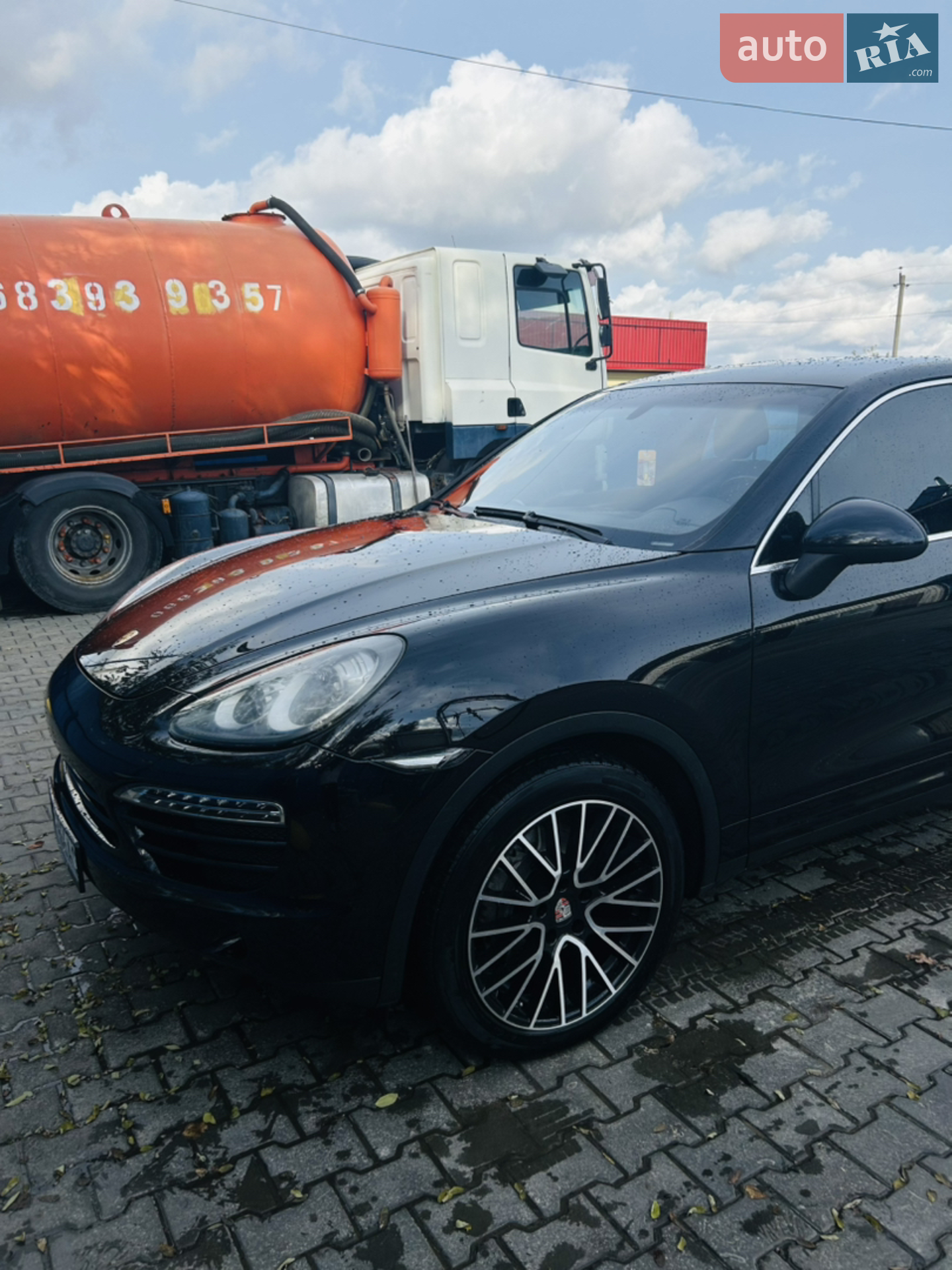 2011 Porsche Cayenne - мініатюра 2