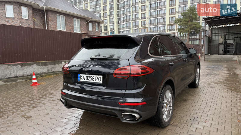 Позашляховик / Кросовер Porsche Cayenne 2016 в Києві