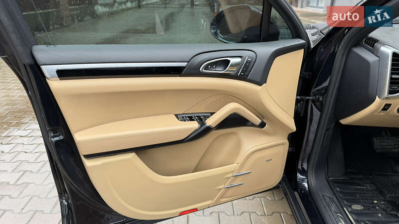 Позашляховик / Кросовер Porsche Cayenne 2016 в Києві