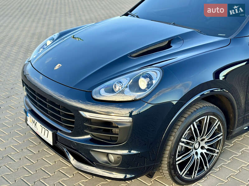 Внедорожник / Кроссовер Porsche Cayenne 2015 в Николаеве
