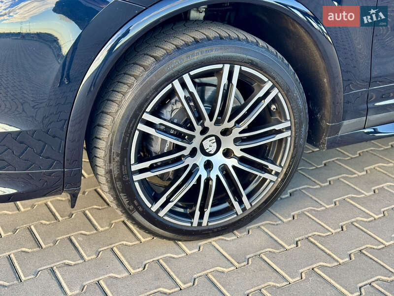 Внедорожник / Кроссовер Porsche Cayenne 2015 в Николаеве