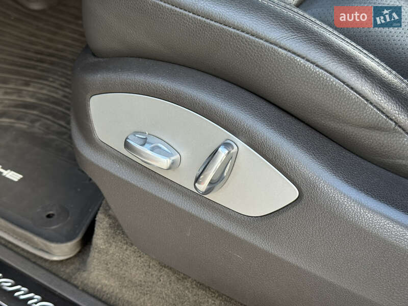 Внедорожник / Кроссовер Porsche Cayenne 2015 в Николаеве