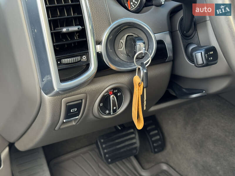 Внедорожник / Кроссовер Porsche Cayenne 2015 в Николаеве