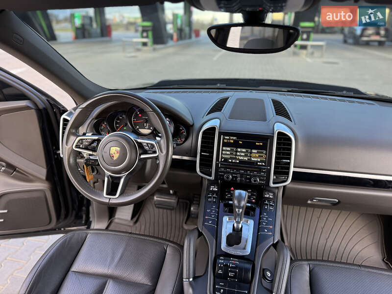 Внедорожник / Кроссовер Porsche Cayenne 2015 в Николаеве