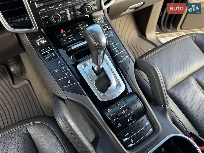 Внедорожник / Кроссовер Porsche Cayenne 2015 в Николаеве