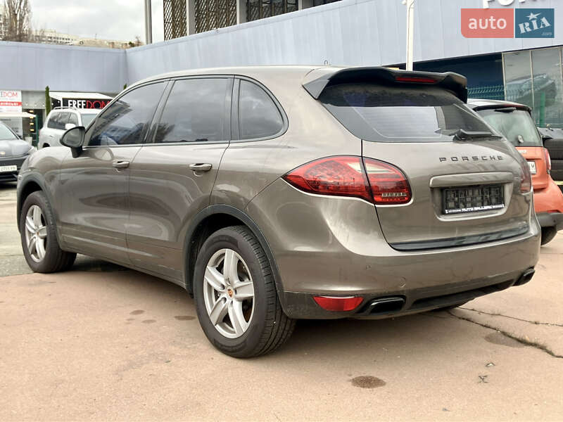 Внедорожник / Кроссовер Porsche Cayenne 2014 в Киеве