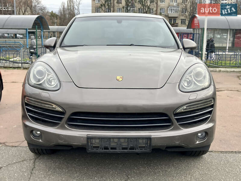 Внедорожник / Кроссовер Porsche Cayenne 2014 в Киеве