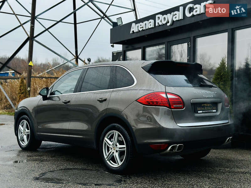 Позашляховик / Кросовер Porsche Cayenne 2012 в Харкові