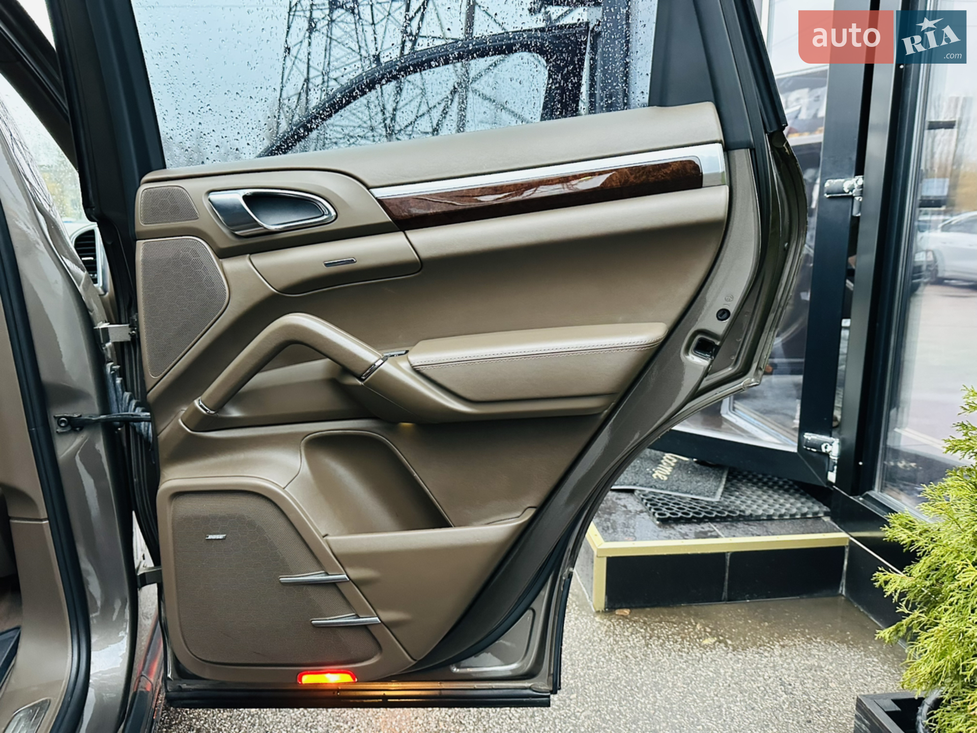 2012 Porsche Cayenne - мініатюра 26