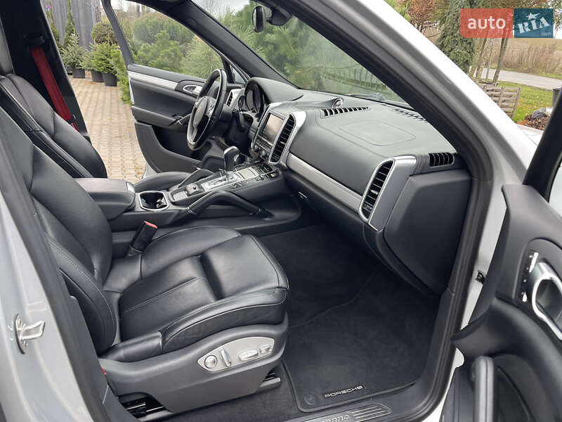 Внедорожник / Кроссовер Porsche Cayenne 2014 в Луцке