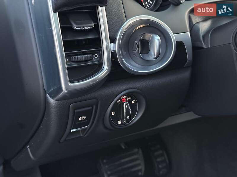 Позашляховик / Кросовер Porsche Cayenne 2017 в Дніпрі