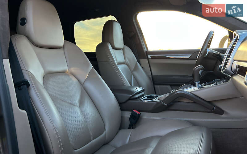 Внедорожник / Кроссовер Porsche Cayenne 2012 в Львове