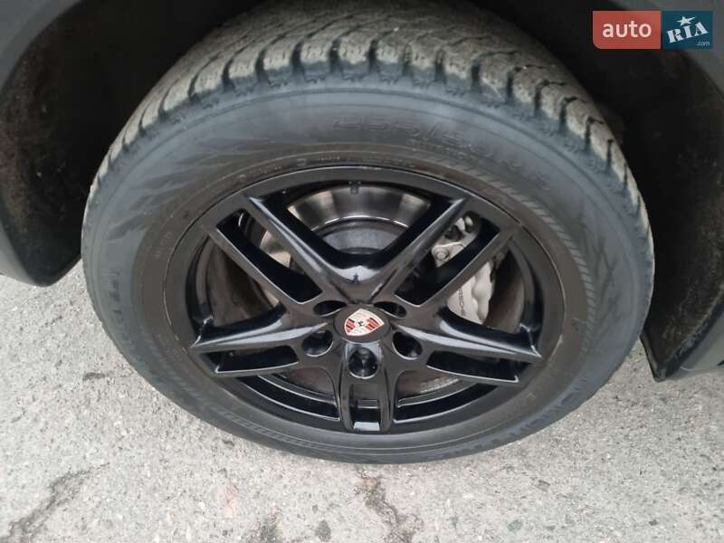 Внедорожник / Кроссовер Porsche Cayenne 2013 в Ровно