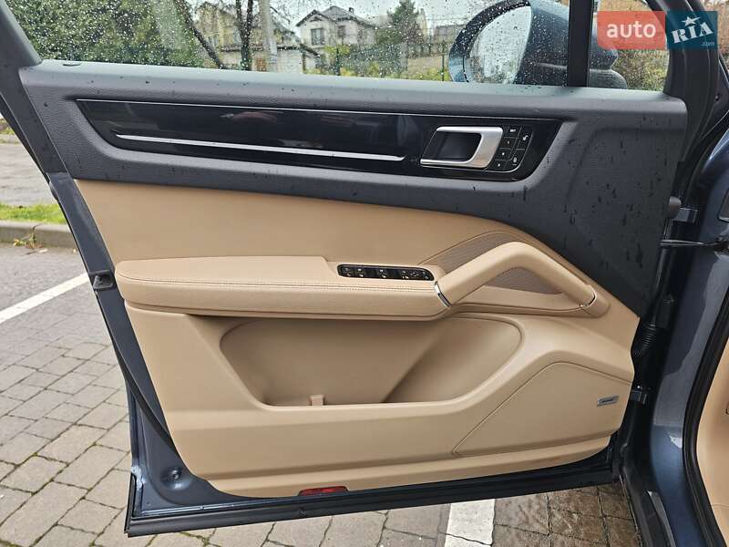 Позашляховик / Кросовер Porsche Cayenne 2018 в Києві