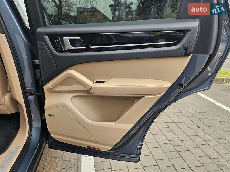 Позашляховик / Кросовер Porsche Cayenne 2018 в Києві