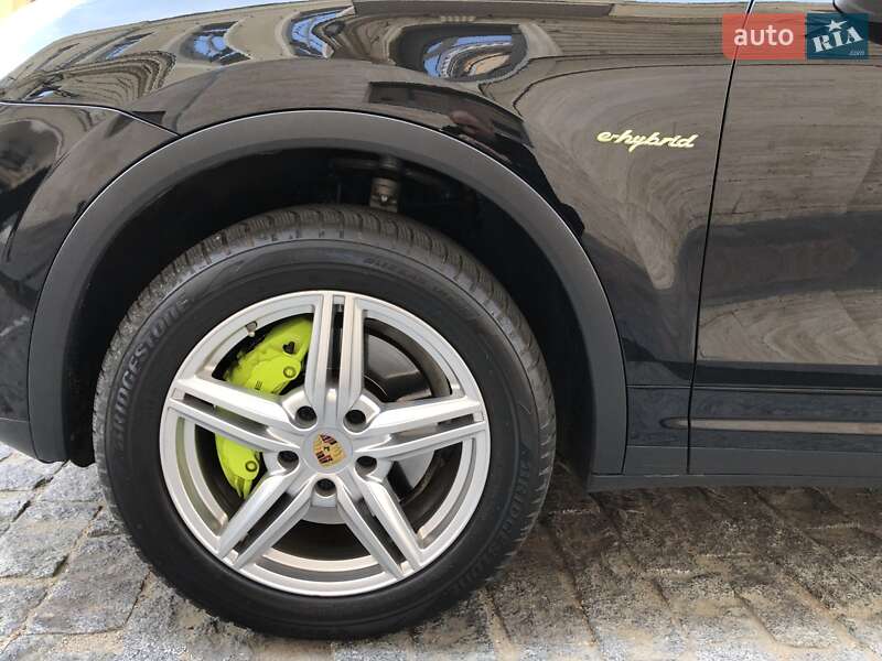 Внедорожник / Кроссовер Porsche Cayenne 2015 в Одессе
