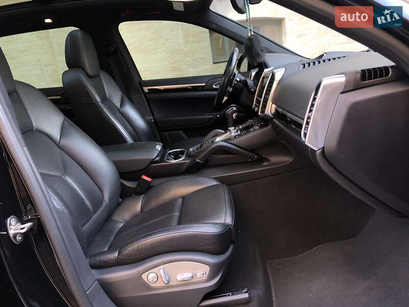 Внедорожник / Кроссовер Porsche Cayenne 2015 в Одессе