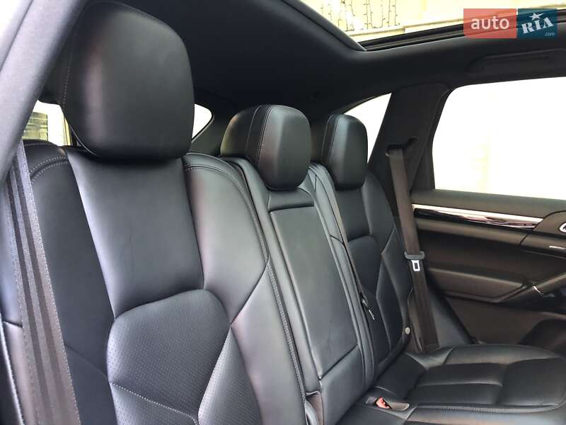Внедорожник / Кроссовер Porsche Cayenne 2015 в Одессе