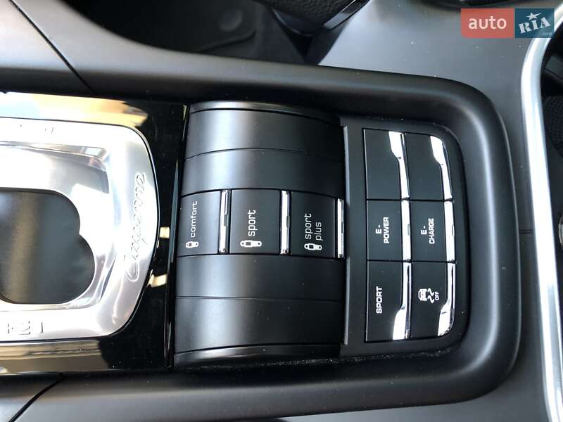 Внедорожник / Кроссовер Porsche Cayenne 2015 в Одессе