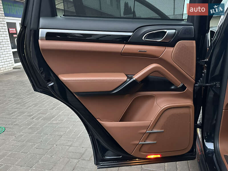 Внедорожник / Кроссовер Porsche Cayenne 2016 в Харькове