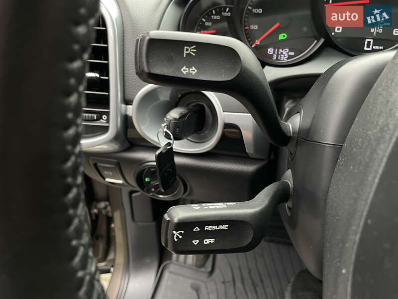 Внедорожник / Кроссовер Porsche Cayenne 2012 в Одессе