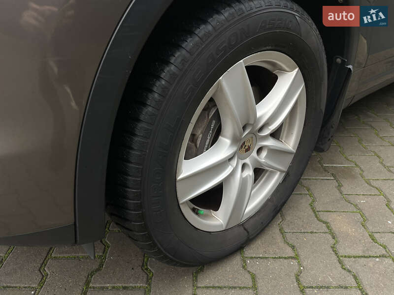 Внедорожник / Кроссовер Porsche Cayenne 2012 в Одессе