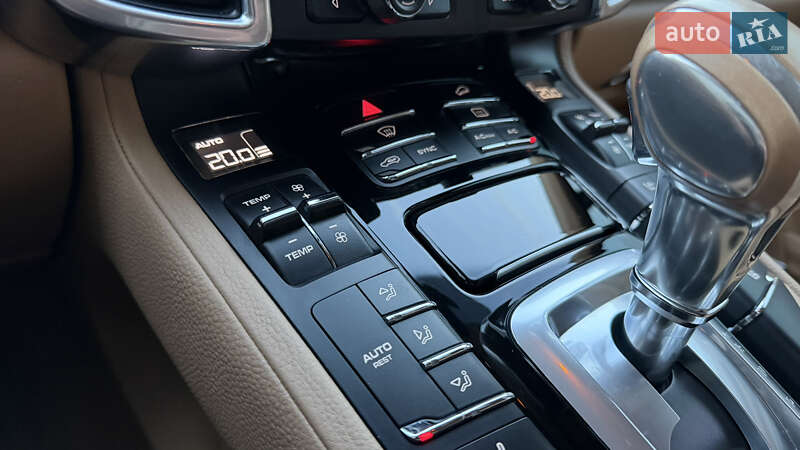 Позашляховик / Кросовер Porsche Cayenne 2014 в Луцьку