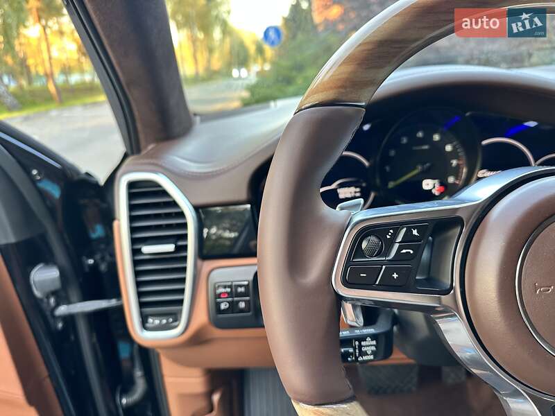 Внедорожник / Кроссовер Porsche Cayenne 2018 в Киеве