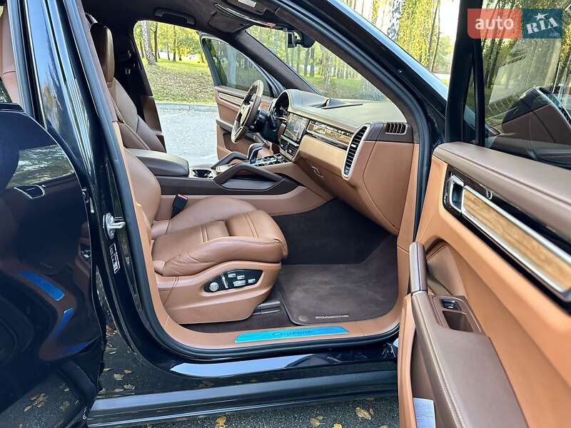 Внедорожник / Кроссовер Porsche Cayenne 2018 в Киеве