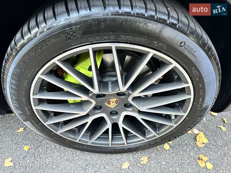 Внедорожник / Кроссовер Porsche Cayenne 2018 в Киеве