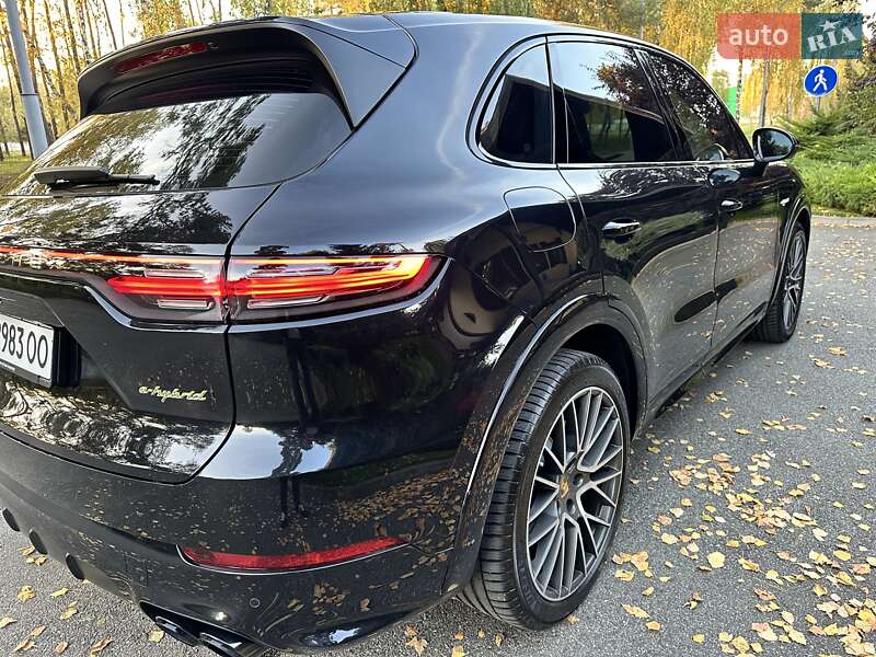 Внедорожник / Кроссовер Porsche Cayenne 2018 в Киеве