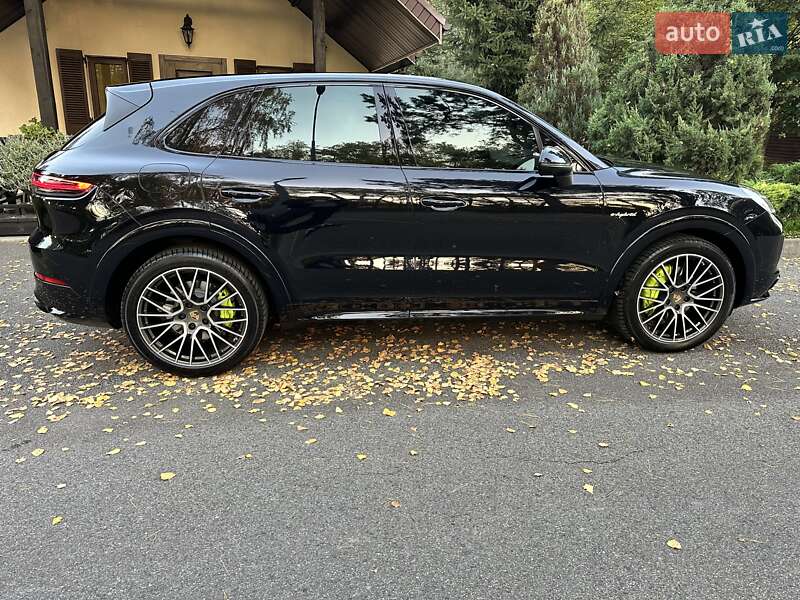 Внедорожник / Кроссовер Porsche Cayenne 2018 в Киеве