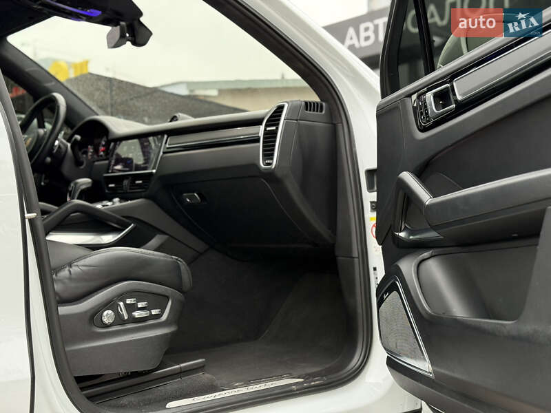 Позашляховик / Кросовер Porsche Cayenne 2018 в Києві