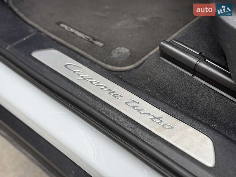 Позашляховик / Кросовер Porsche Cayenne 2018 в Києві