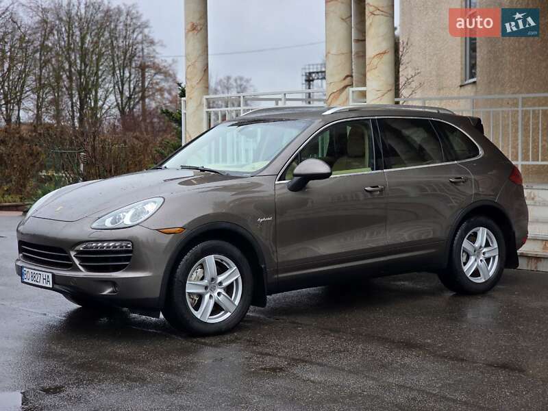 Внедорожник / Кроссовер Porsche Cayenne 2012 в Тернополе
