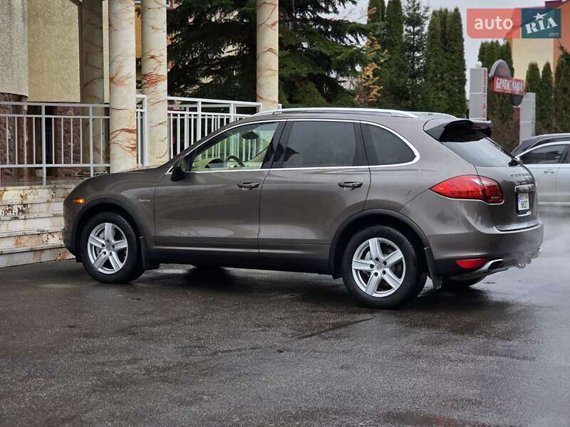 Внедорожник / Кроссовер Porsche Cayenne 2012 в Тернополе