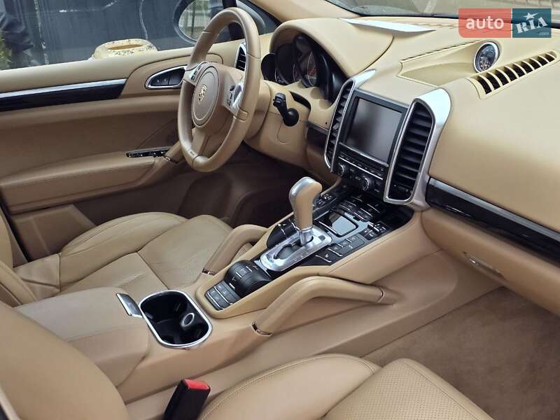 Внедорожник / Кроссовер Porsche Cayenne 2012 в Тернополе