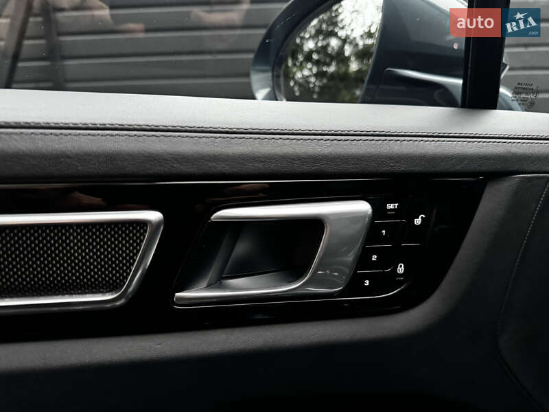 Внедорожник / Кроссовер Porsche Cayenne 2018 в Тернополе