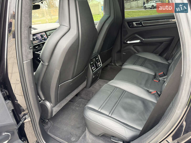Позашляховик / Кросовер Porsche Cayenne 2019 в Києві