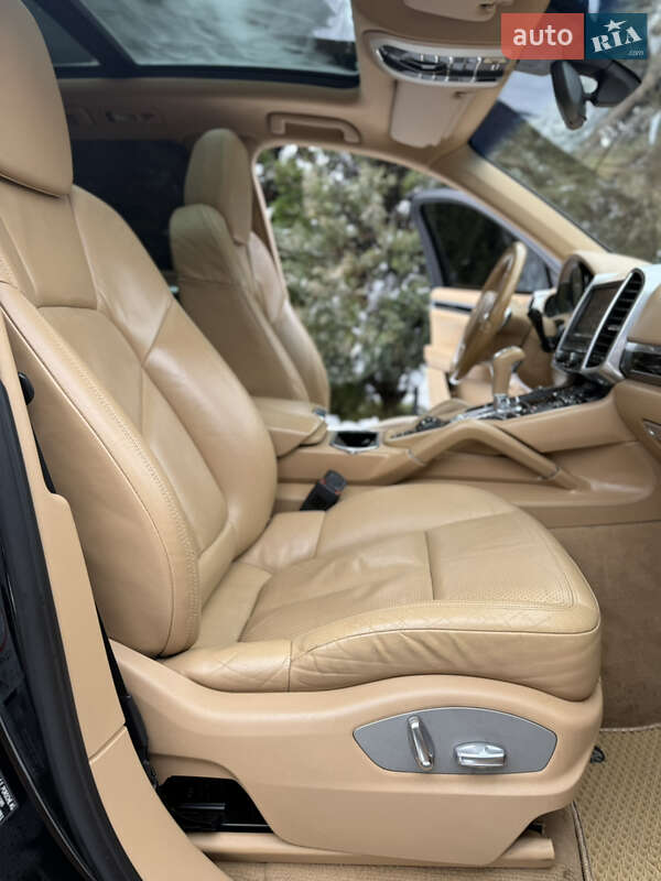 Позашляховик / Кросовер Porsche Cayenne 2012 в Самборі